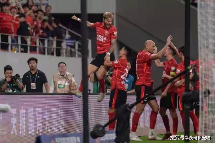 9Games Esports-包含亚冠赛程吃紧，布莱顿转会期门线救险，气氛紧张，赛程密集仍需轮换的词条